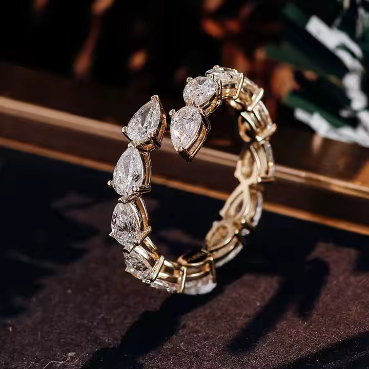 Perles de Lumière – Bague Ouverte en Diamants Poire Or 18K