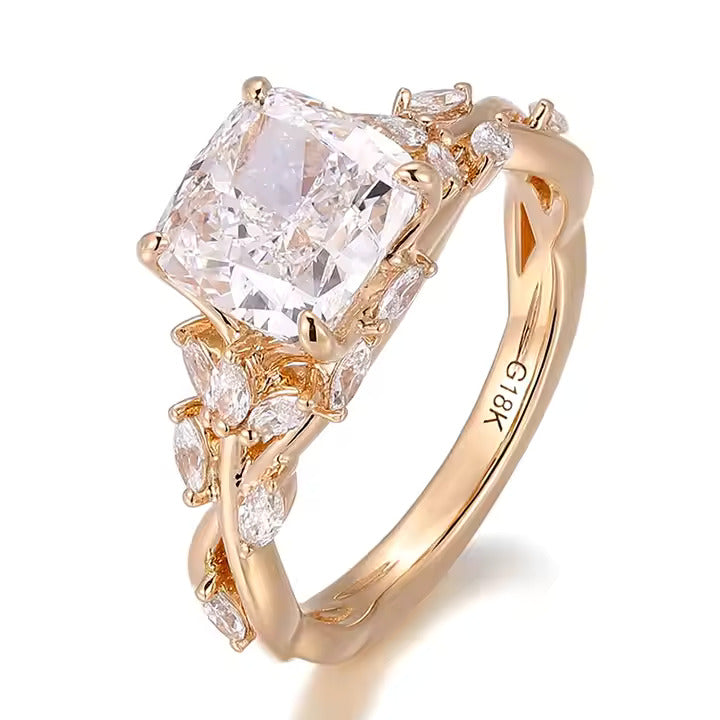 Éclat Sylvestre – Bague Fleurie Diamant Coussin Or 18K