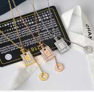 Collier Parfum n°5 – Collection Signature / Gravé